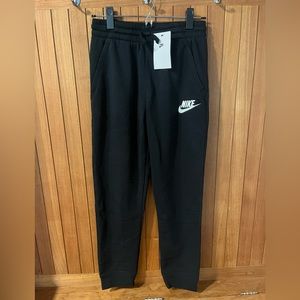 NWT Black Nike Joggers Slim Fit Size Large